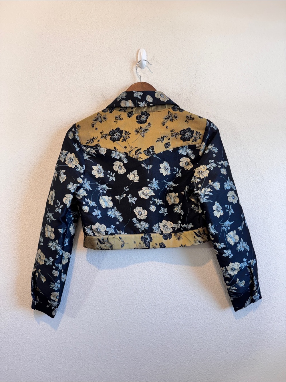 Urban Outfitters Floral Jacquard Cropped Trucker Jacket Western Tapestry S H70 - Picture 7 of 9